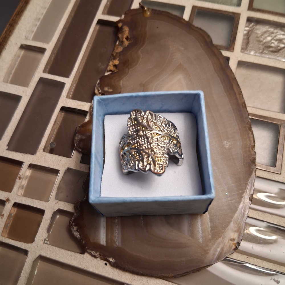 Leaf Motif Statement Ring - Silver